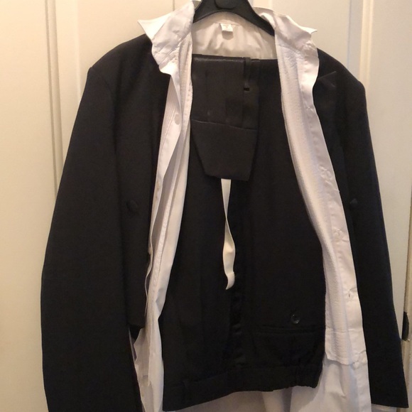New Boys Tails tuxedo Size 10 but it runs small. - Picture 3 of 8